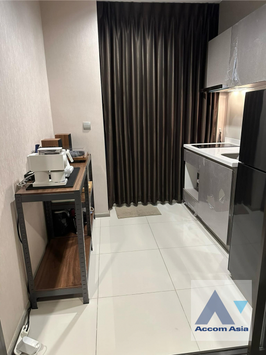  1 Bedroom  Condominium For Sale in Phaholyothin, Bangkok  near MRT Rama 9 (AA40993)