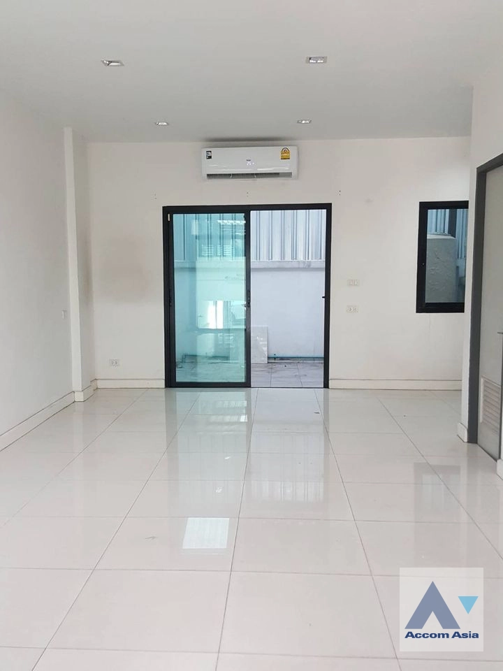  1  3 br Townhouse for rent and sale in ratchadapisek ,Bangkok  AA40994