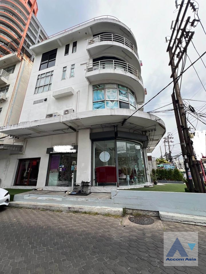 17  Shophouse For Rent in Sukhumvit ,Bangkok BTS On Nut AA41007