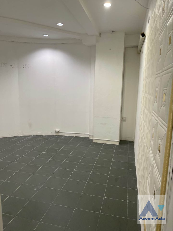 9  Shophouse For Rent in Sukhumvit ,Bangkok BTS On Nut AA41007