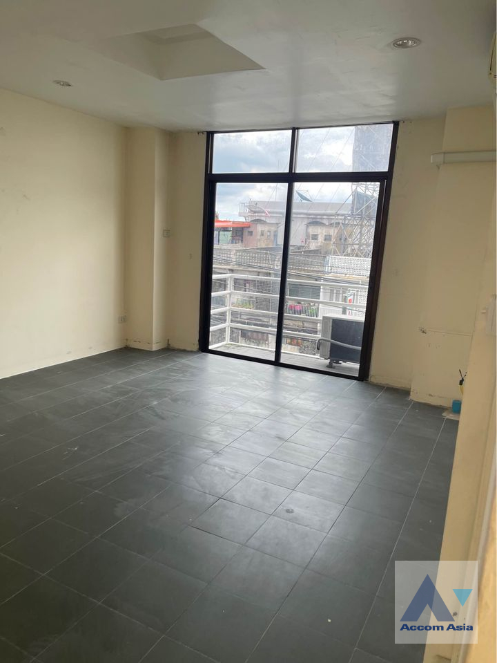 12  Shophouse For Rent in Sukhumvit ,Bangkok BTS On Nut AA41007