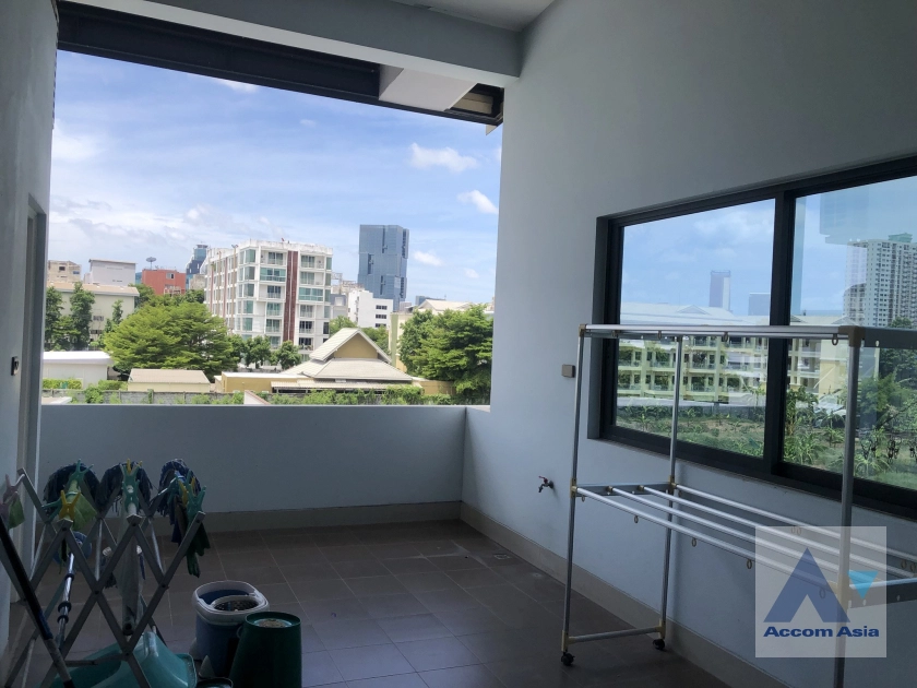 33  4 br House For Sale in pattanakarn ,Bangkok  AA41012