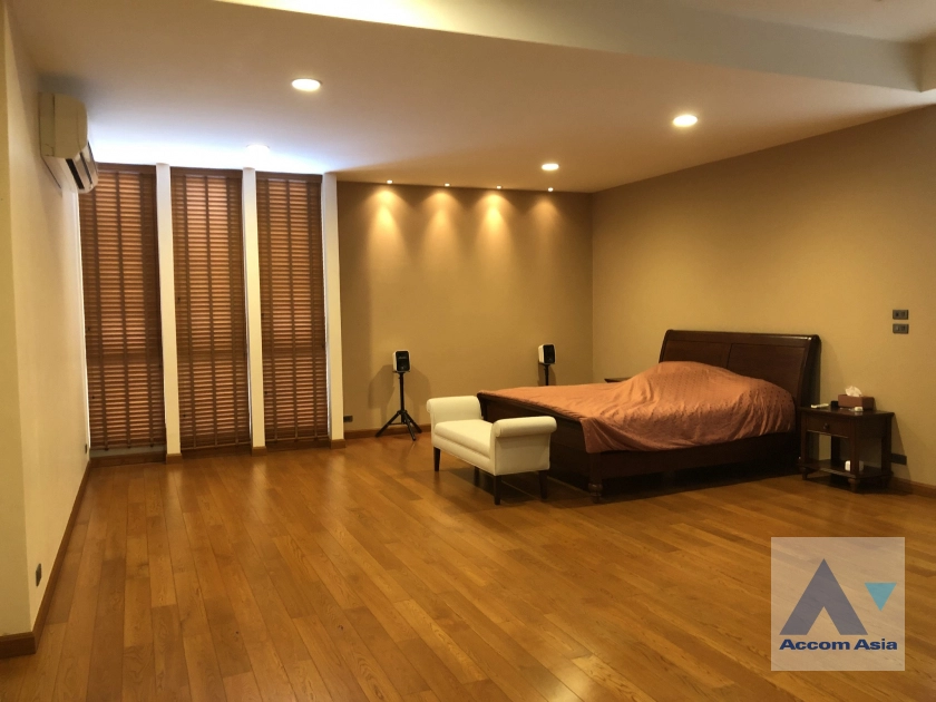 22  4 br House For Sale in pattanakarn ,Bangkok  AA41012