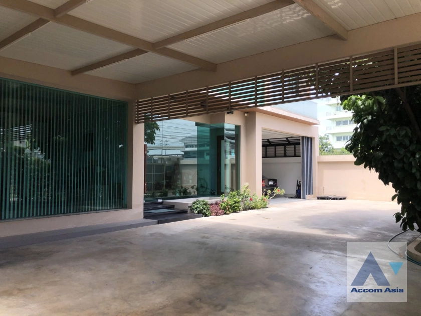 35  4 br House For Sale in pattanakarn ,Bangkok  AA41012