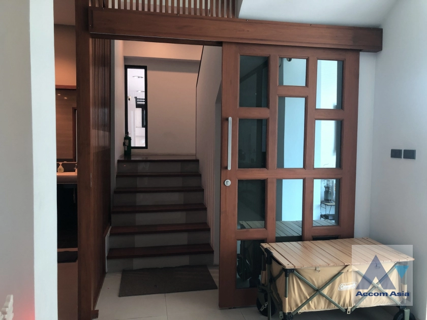 18  4 br House For Sale in pattanakarn ,Bangkok  AA41012