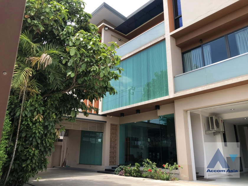 37  4 br House For Sale in pattanakarn ,Bangkok  AA41012