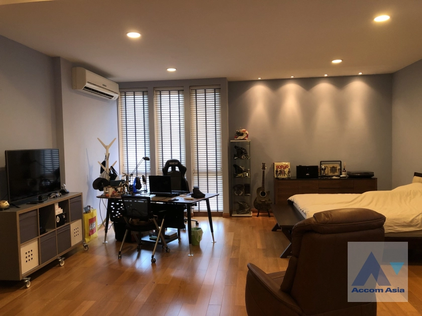 26  4 br House For Sale in pattanakarn ,Bangkok  AA41012