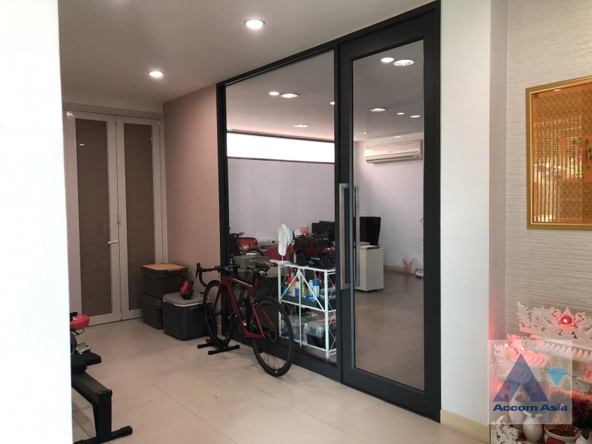 15  4 br House For Sale in pattanakarn ,Bangkok  AA41012