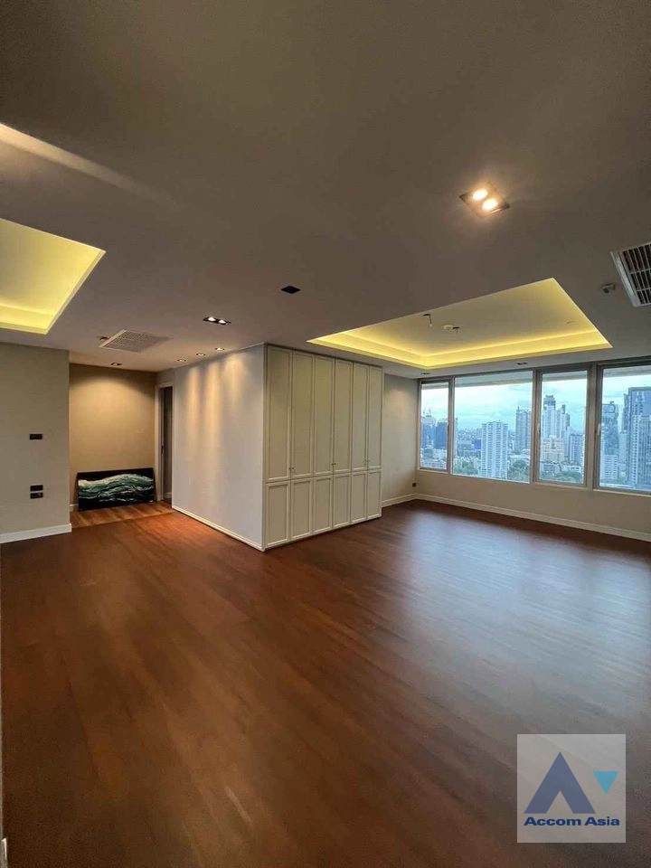  3 Bedrooms  Condominium For Sale in Sukhumvit, Bangkok  near BTS Thong Lo (AA41017)