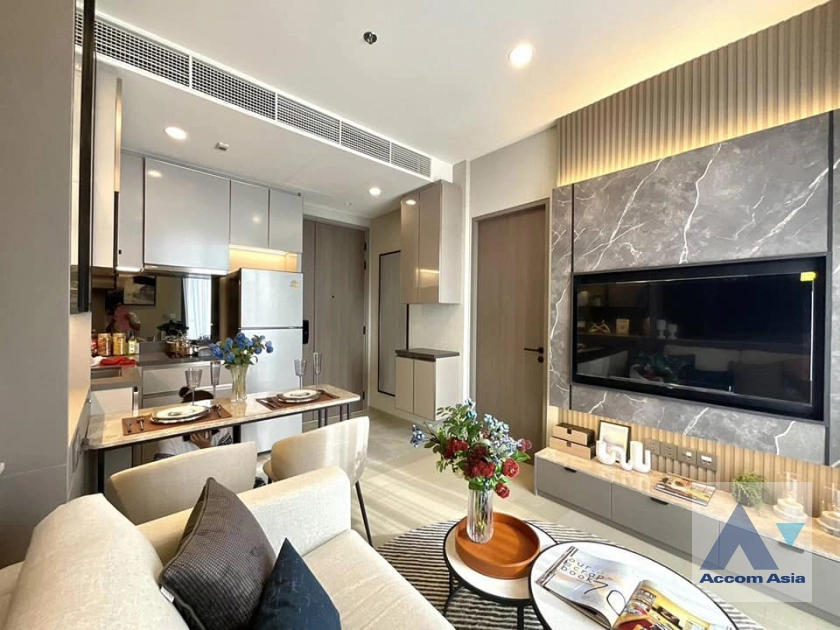  1 Bedroom  Condominium For Sale in Phaholyothin, Bangkok  near BTS Victory Monument (AA41018)