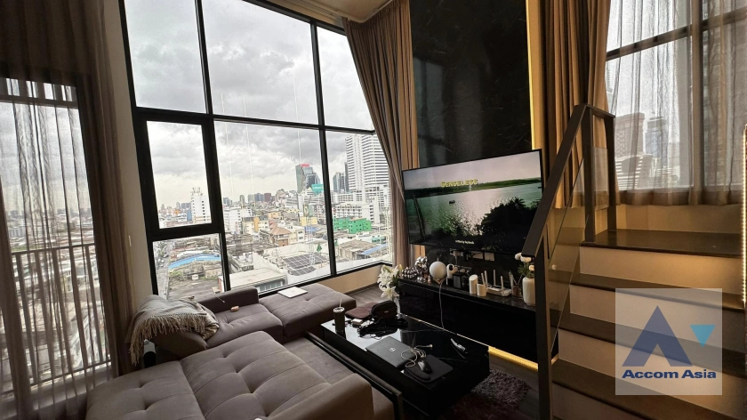  1 Bedroom  Condominium For Sale in Ratchadapisek, Bangkok  near MRT Rama 9 (AA41033)