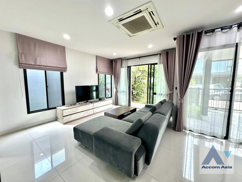  3 Bedrooms  House For Sale in Petchkasem, Bangkok  (AA41037)