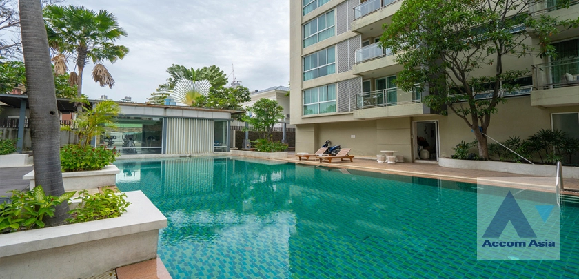  3 Bedrooms  Apartment For Rent in Sukhumvit, Bangkok  near BTS Thong Lo (AA41040)