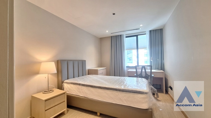 18  3 br Apartment For Rent in Sathorn ,Bangkok BTS Sala Daeng - MRT Lumphini at Children Dreaming Place - Garden AA41050