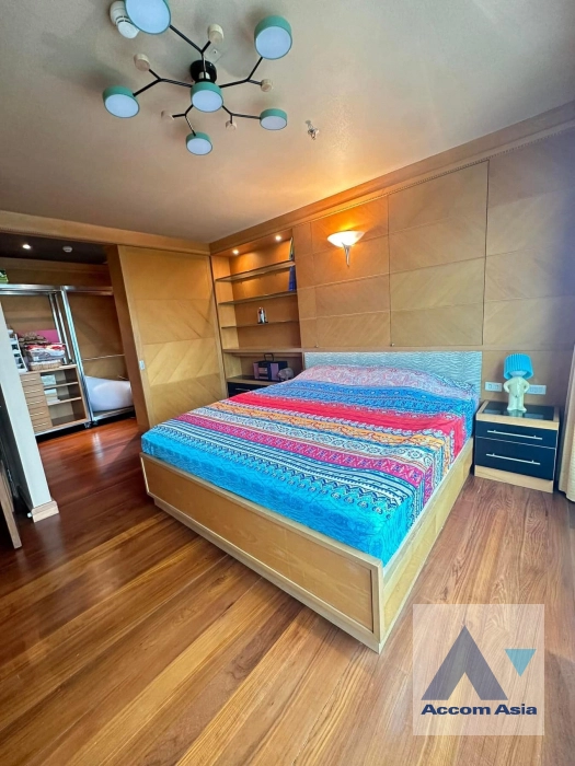 9  2 br Condominium For Sale in Ploenchit ,Bangkok BTS Chitlom at Baan Na Varang AA41052