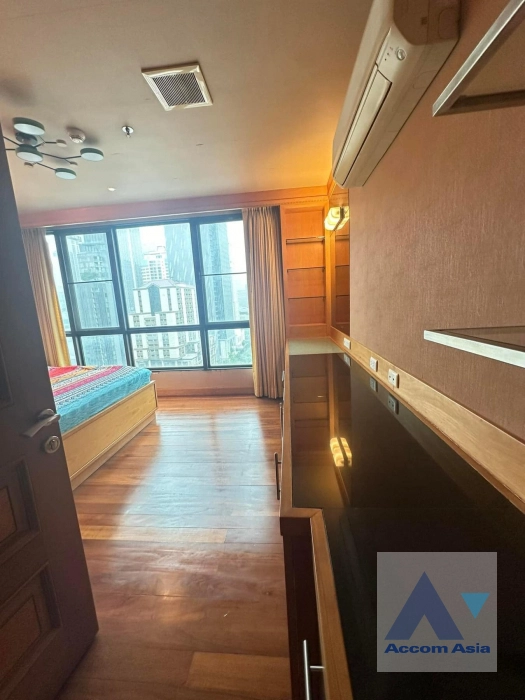 10  2 br Condominium For Sale in Ploenchit ,Bangkok BTS Chitlom at Baan Na Varang AA41052