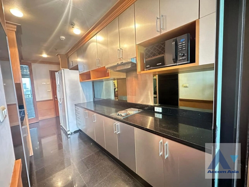 6  2 br Condominium For Sale in Ploenchit ,Bangkok BTS Chitlom at Baan Na Varang AA41052