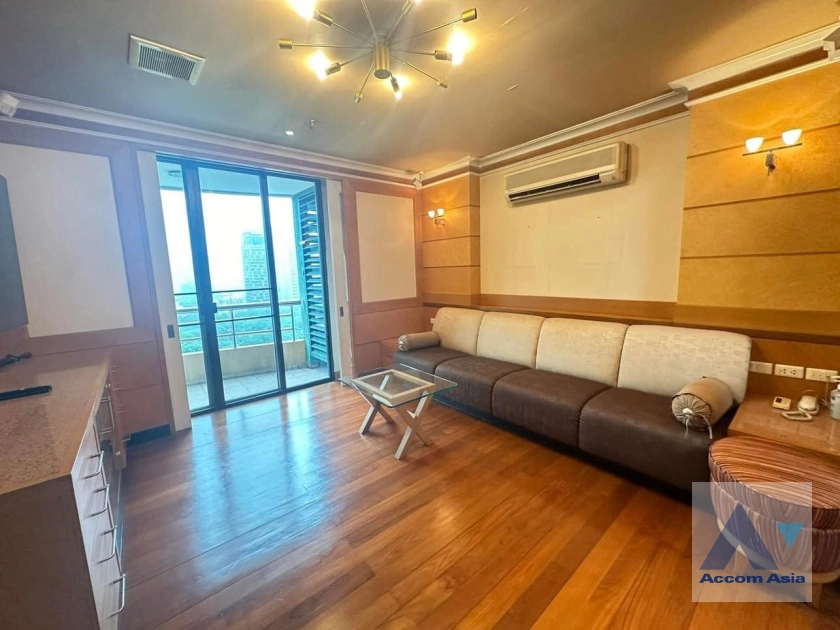  2 Bedrooms  Condominium For Sale in Ploenchit, Bangkok  near BTS Chitlom (AA41052)