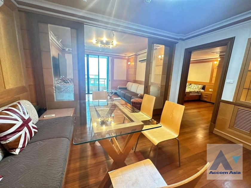  2 Bedrooms  Condominium For Sale in Ploenchit, Bangkok  near BTS Chitlom (AA41052)