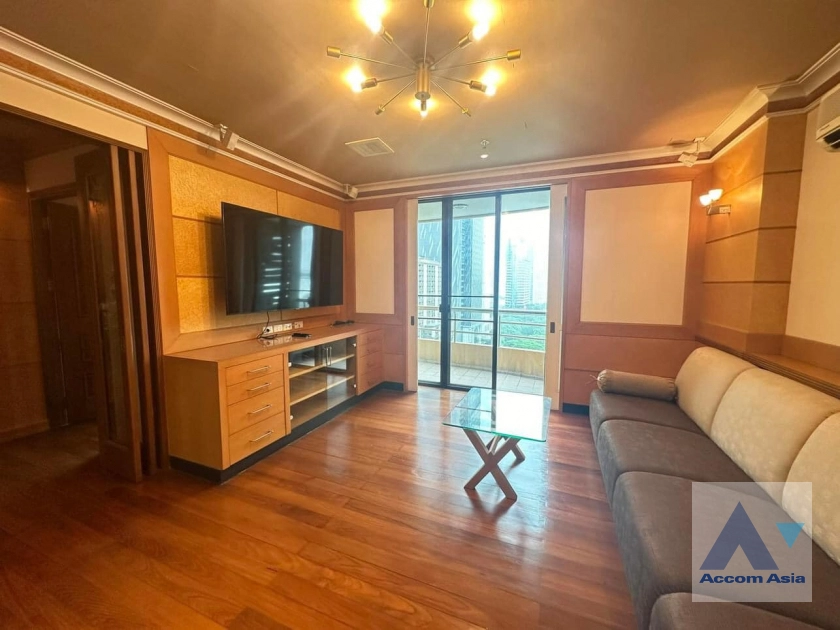  2 Bedrooms  Condominium For Sale in Ploenchit, Bangkok  near BTS Chitlom (AA41052)