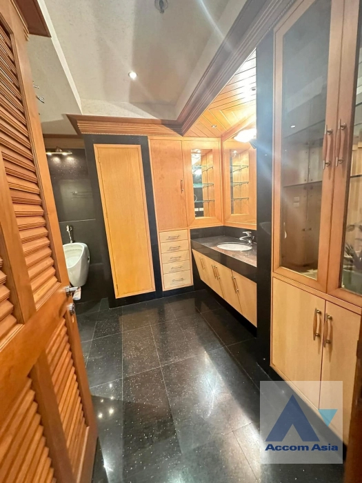 15  2 br Condominium For Sale in Ploenchit ,Bangkok BTS Chitlom at Baan Na Varang AA41052