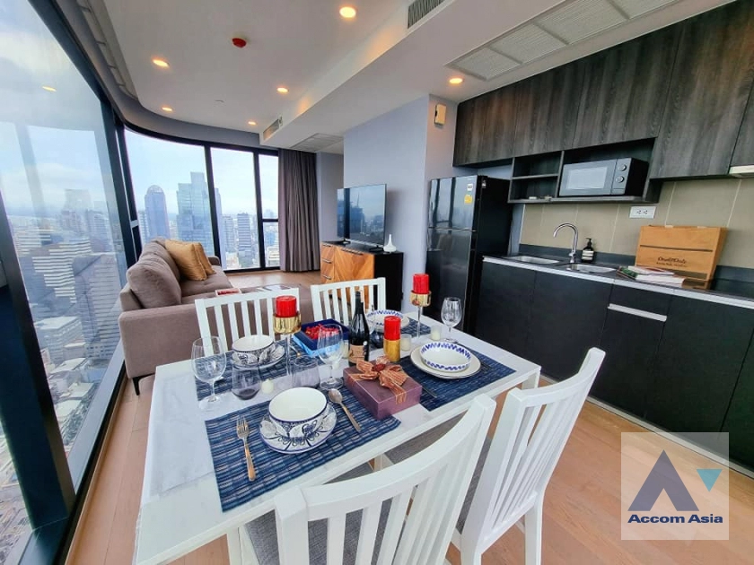  2 Bedrooms  Condominium For Rent in Silom, Bangkok  near MRT Sam Yan (AA41054)