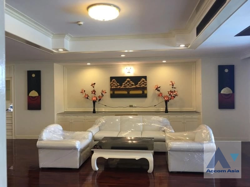  4 Bedrooms  Condominium For Sale in Sukhumvit, Bangkok  near BTS Ekkamai (AA41056)