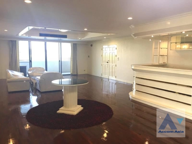  4 Bedrooms  Condominium For Sale in Sukhumvit, Bangkok  near BTS Ekkamai (AA41056)