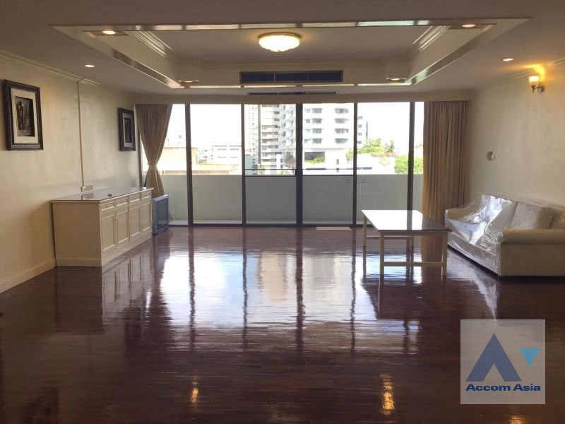  4 Bedrooms  Condominium For Sale in Sukhumvit, Bangkok  near BTS Ekkamai (AA41056)