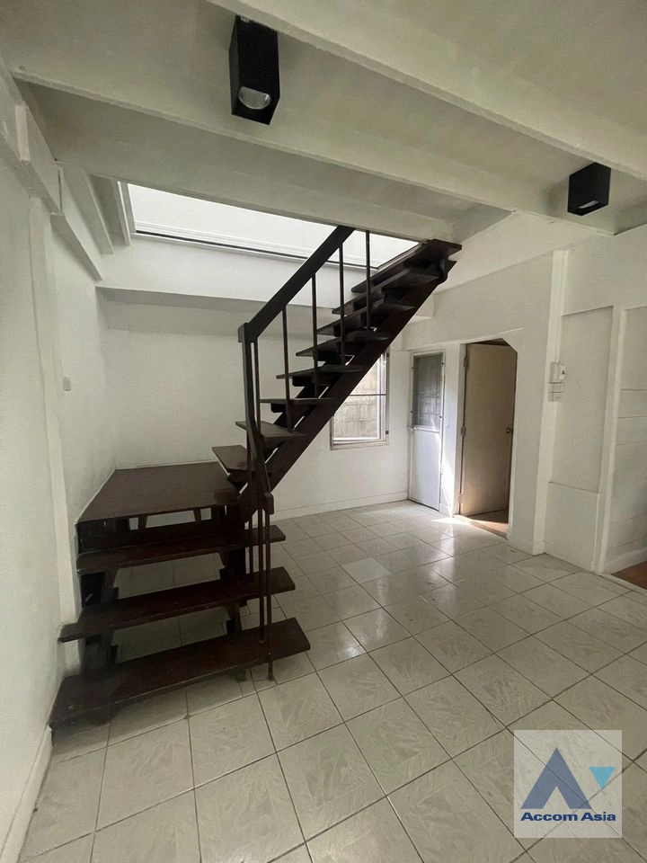 9  2 br House For Rent in sathorn ,Bangkok  AA41066