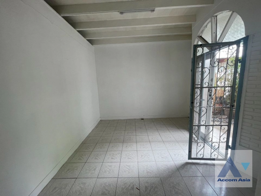 7  2 br House For Rent in sathorn ,Bangkok  AA41066