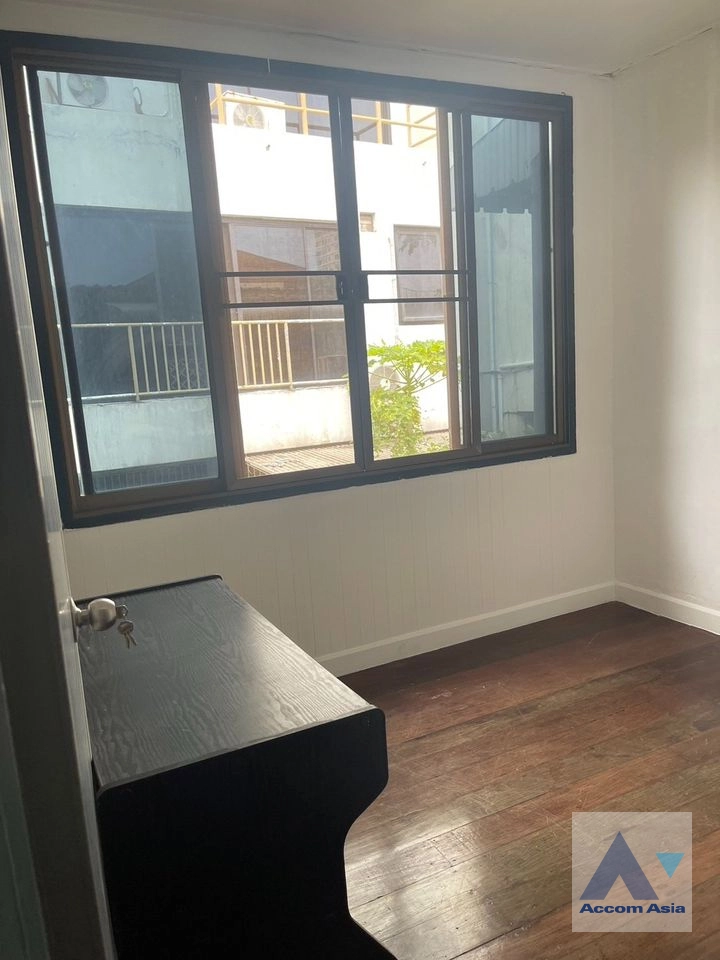 16  2 br House For Rent in sathorn ,Bangkok  AA41066