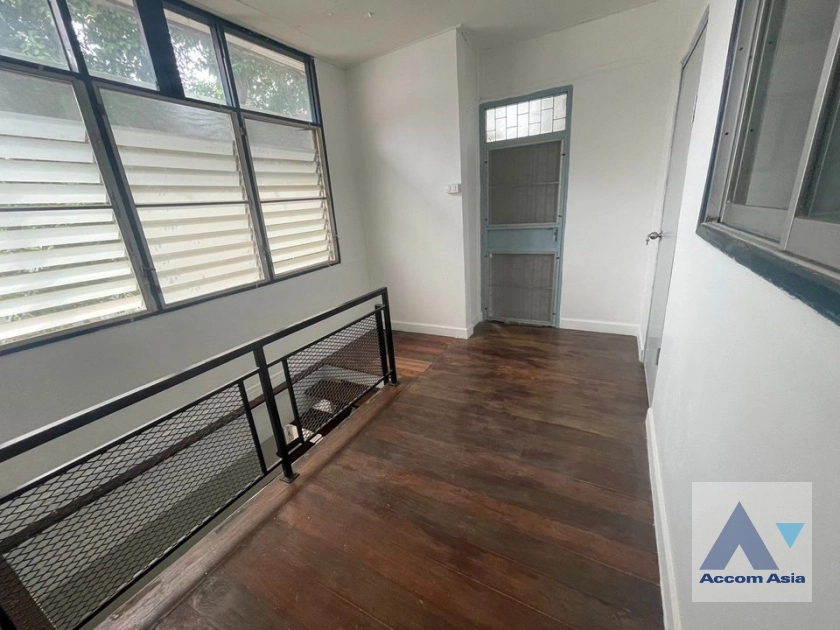 12  2 br House For Rent in sathorn ,Bangkok  AA41066