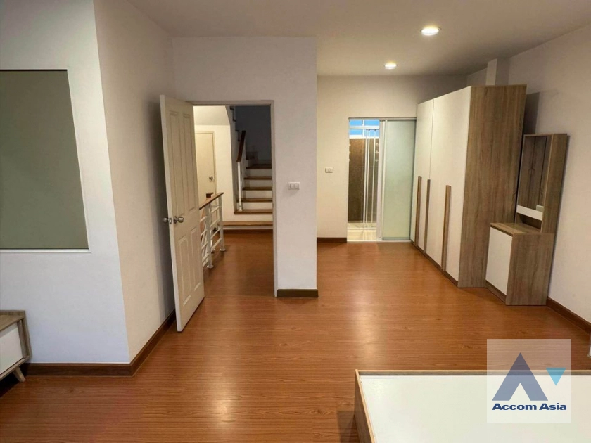 15  3 br Townhouse For Rent in Petchkasem ,Bangkok  at Baan Klang Muang Sathorn-Taksin 2 AA41067