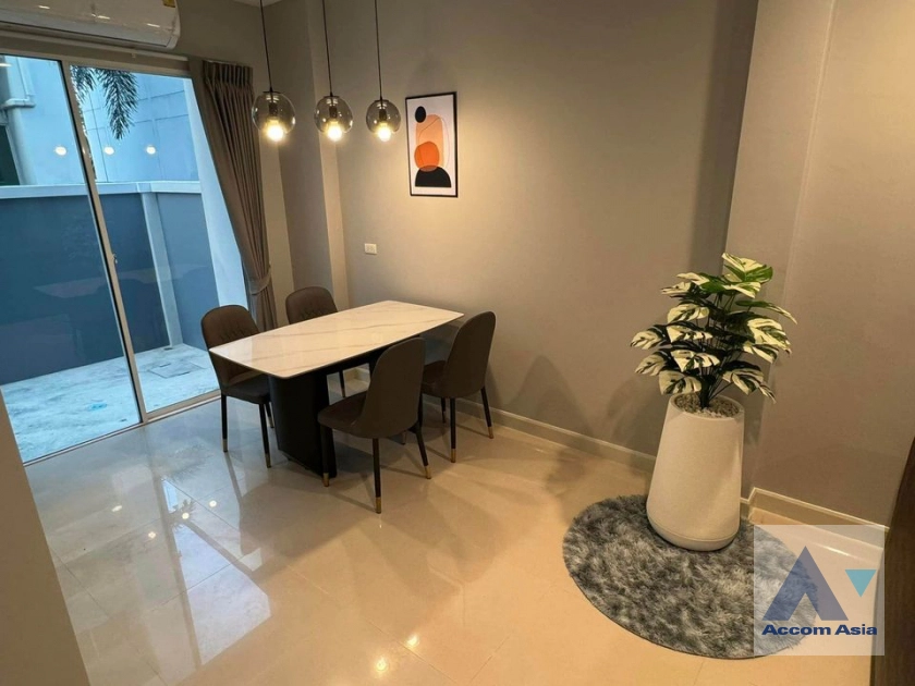 7  3 br Townhouse For Rent in Petchkasem ,Bangkok  at Baan Klang Muang Sathorn-Taksin 2 AA41067