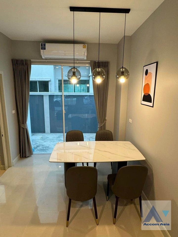 8  3 br Townhouse For Rent in Petchkasem ,Bangkok  at Baan Klang Muang Sathorn-Taksin 2 AA41067