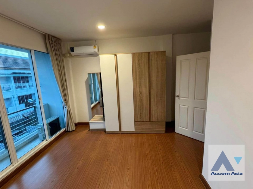 23  3 br Townhouse For Rent in Petchkasem ,Bangkok  at Baan Klang Muang Sathorn-Taksin 2 AA41067