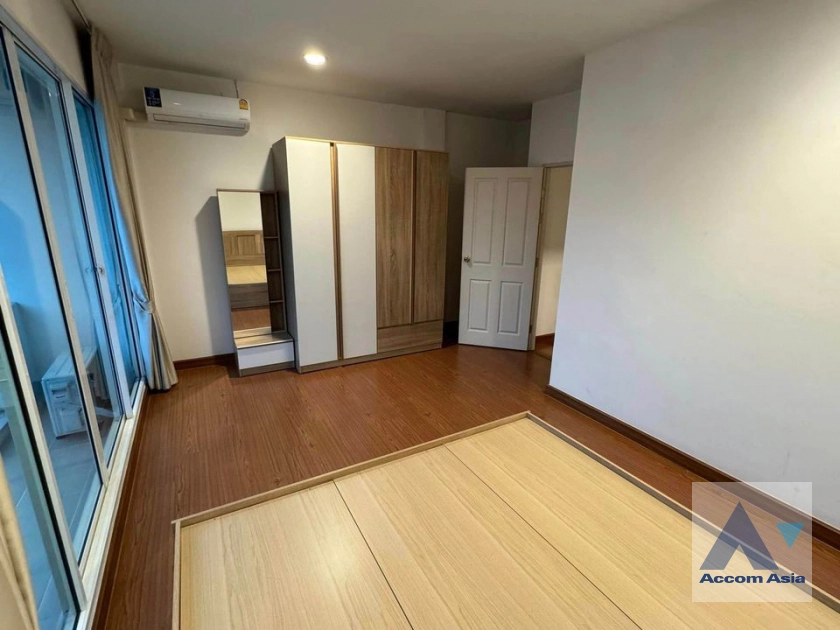 22  3 br Townhouse For Rent in Petchkasem ,Bangkok  at Baan Klang Muang Sathorn-Taksin 2 AA41067