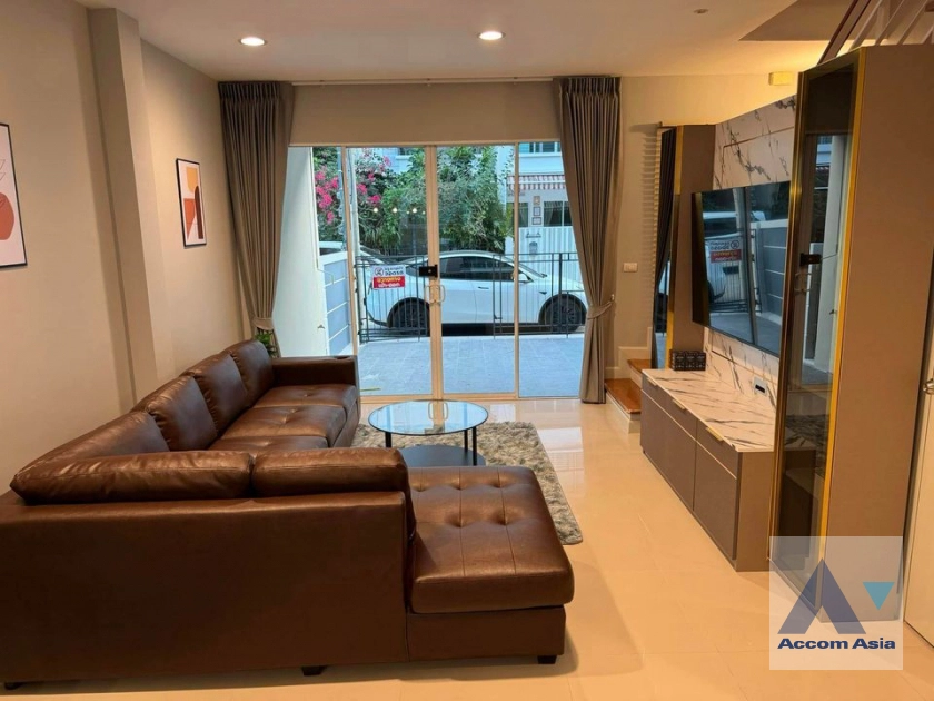 4  3 br Townhouse For Rent in Petchkasem ,Bangkok  at Baan Klang Muang Sathorn-Taksin 2 AA41067