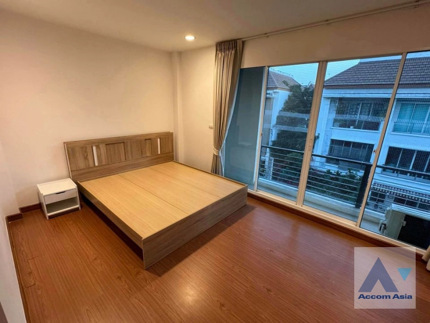 19  3 br Townhouse For Rent in Petchkasem ,Bangkok  at Baan Klang Muang Sathorn-Taksin 2 AA41067