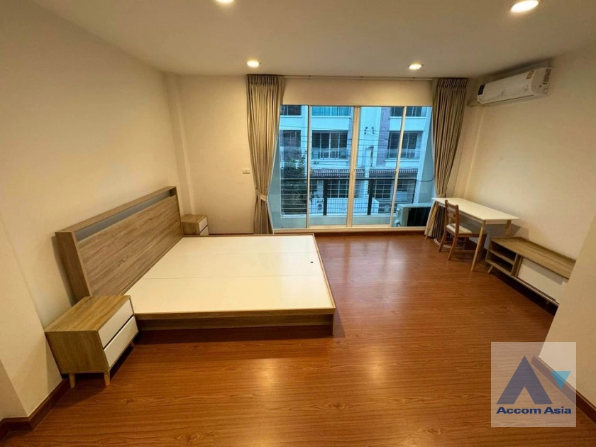 17  3 br Townhouse For Rent in Petchkasem ,Bangkok  at Baan Klang Muang Sathorn-Taksin 2 AA41067