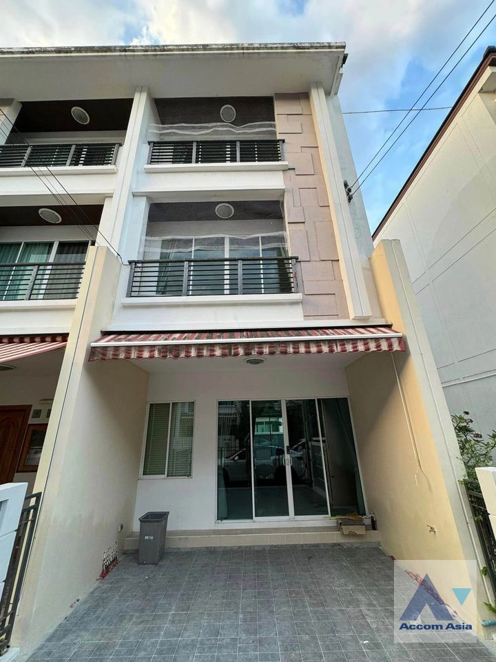  Baan Klang Muang Sathorn-Taksin 2 Townhouse  3 Bedroom for Rent   in Petchkasem Bangkok