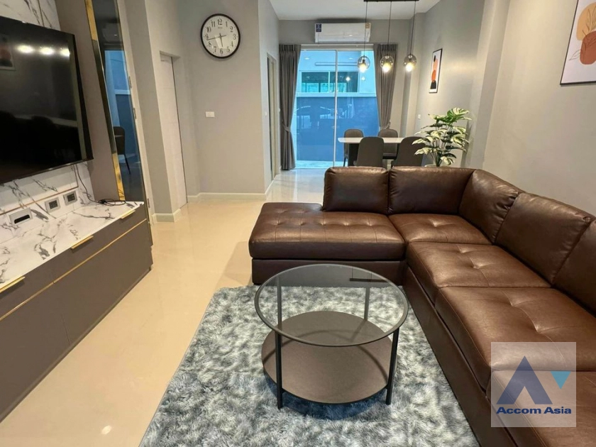  1  3 br Townhouse For Rent in Petchkasem ,Bangkok  at Baan Klang Muang Sathorn-Taksin 2 AA41067