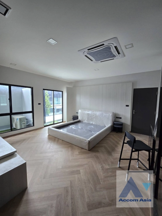  3 Bedrooms  Townhouse For Rent in Bangna, Bangkok  (AA41101)