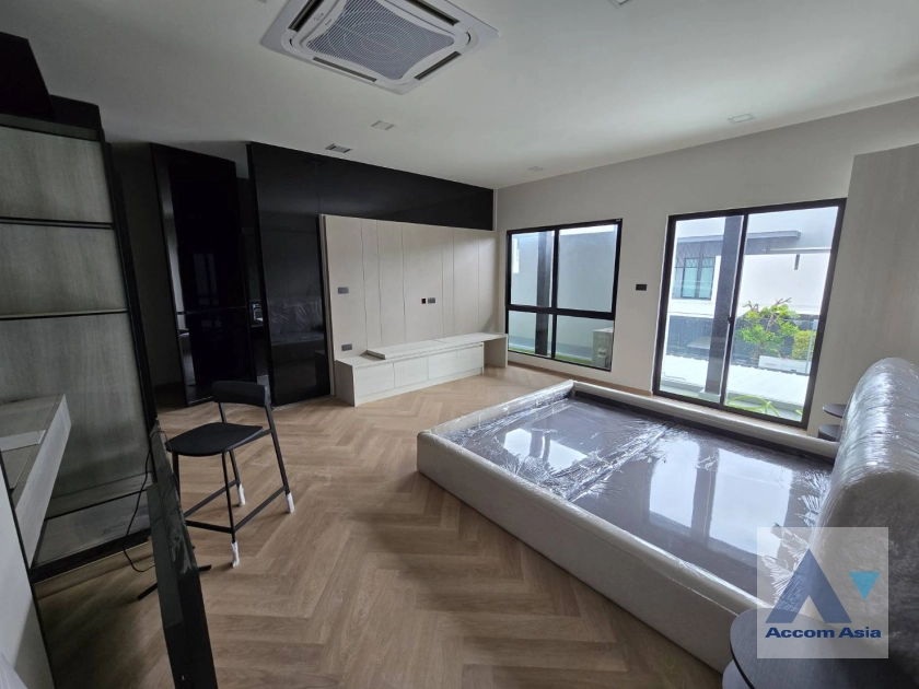  3 Bedrooms  Townhouse For Rent in Bangna, Bangkok  (AA41101)