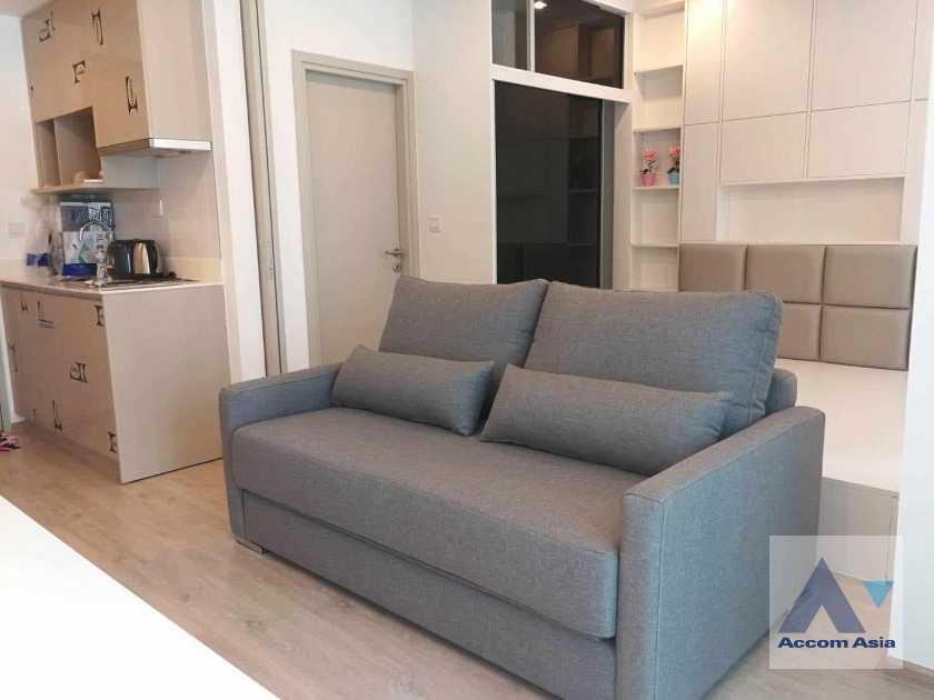  1 Bedroom  Condominium For Rent in Silom, Bangkok  near MRT Sam Yan (AA41103)