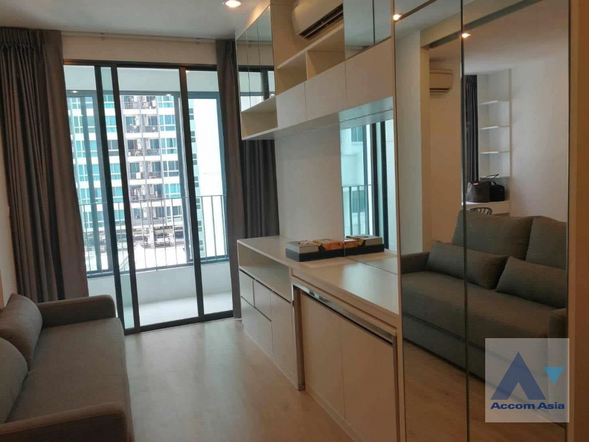  1 Bedroom  Condominium For Rent in Silom, Bangkok  near MRT Sam Yan (AA41103)