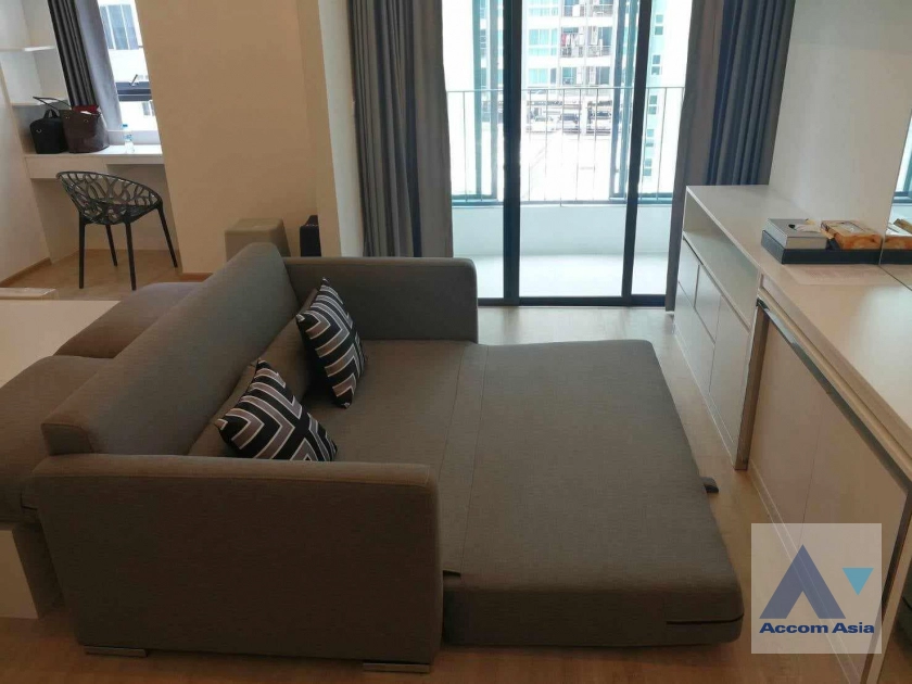  1 Bedroom  Condominium For Rent in Silom, Bangkok  near MRT Sam Yan (AA41103)