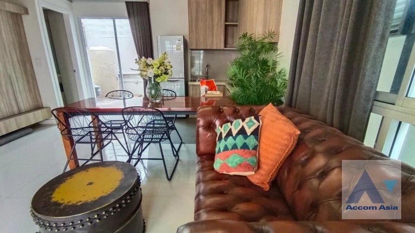  3 Bedrooms  Townhouse For Rent & Sale in Sathorn, Bangkok  (AA41106)