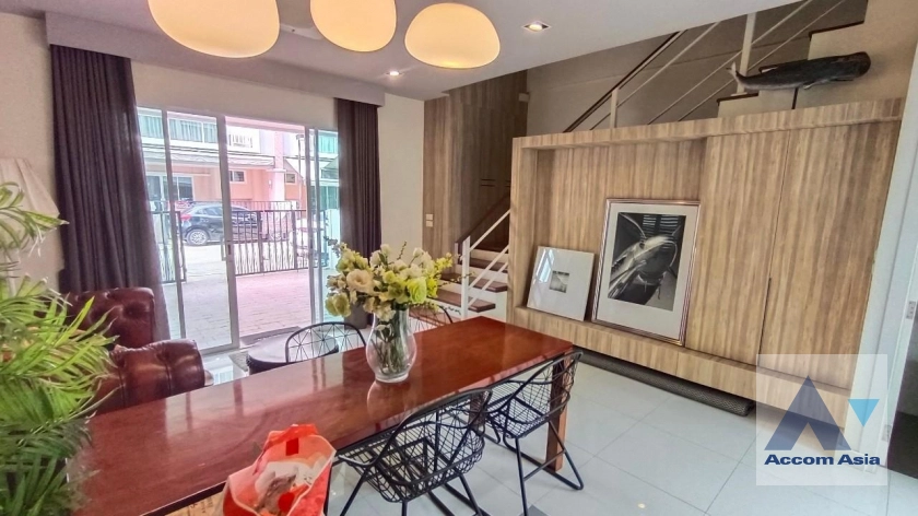  3 Bedrooms  Townhouse For Rent & Sale in Sathorn, Bangkok  (AA41106)